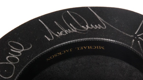 michael-jackson-hat-signature.jpeg