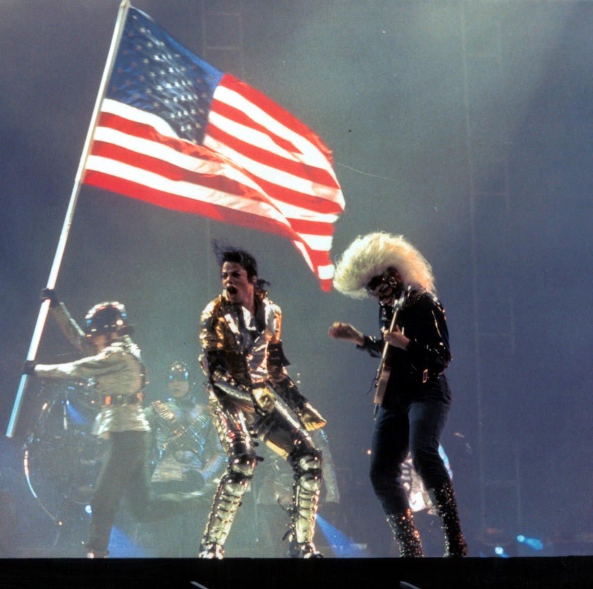 History-Tour-on-stage-michael-jackson-7594195-1168-1160.jpg