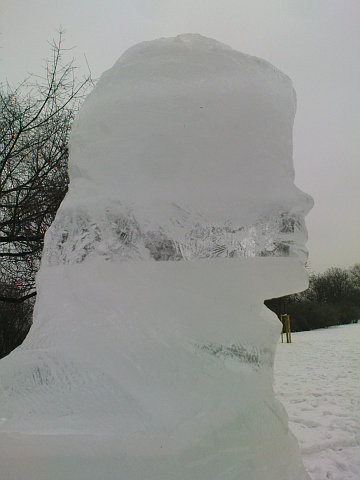 Group behind ice statue of Michael Jackson want permanent memorial in Prague.jpg