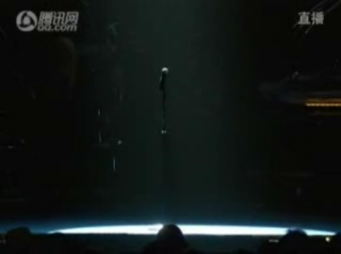 寂寞的麦克风 他也站在那里吧