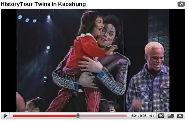 HistoryTour Twins in Kaoshung.JPG