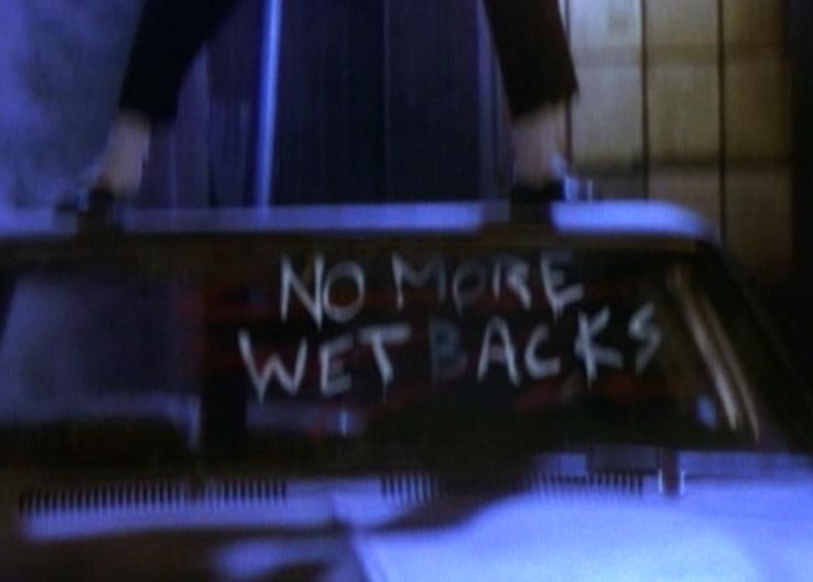 车前玻璃上写着"No More Wetbacks"；