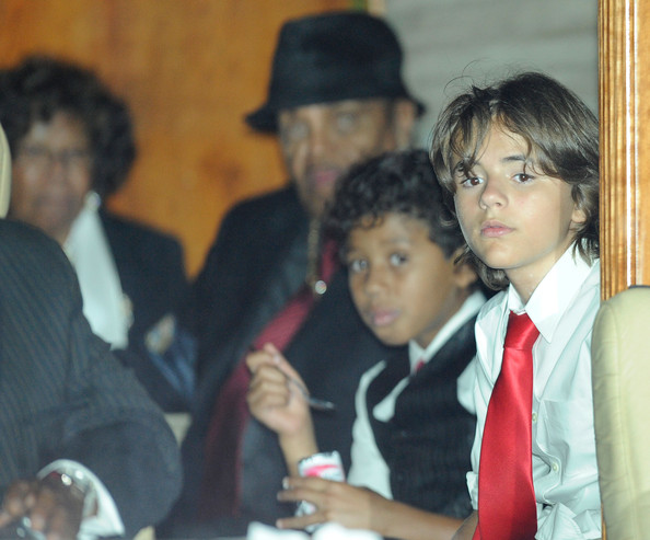 Michael+Jackson+Laid+To+Rest+1D2u5wzwThRl.jpg