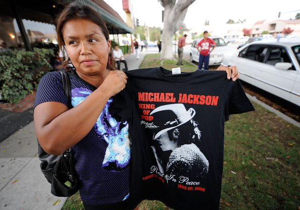 Michael+Jackson+Laid+To+Rest+DCKICCSxp8Ol.jpg