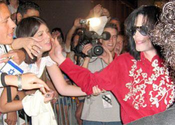 michael-jackson-appearance-at-the-aladdin-hotel-in-las-vegas(158)-m-13.jpg