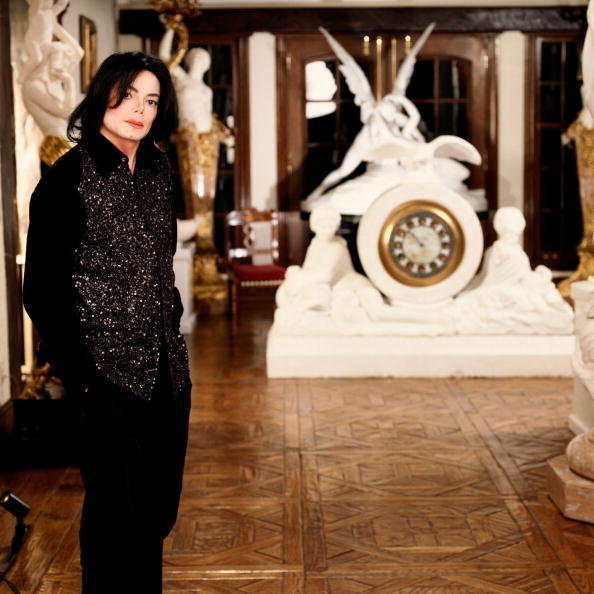 MJ-michael-jackson-8708403-594-594.jpg