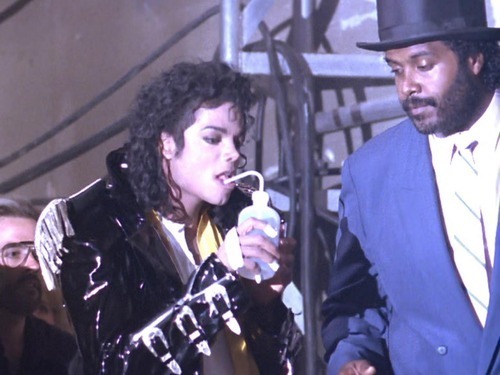 Don-t-Walk-Away-michael-jackson-9286735-500-375.jpg