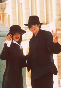 Michael-Jackson-Lisa-Marie-Presleyi1111111111.jpg