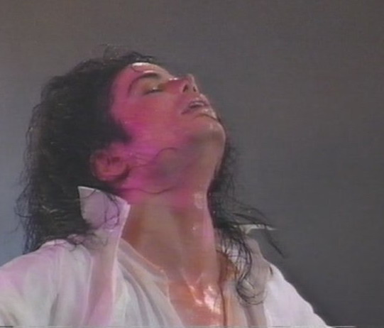 Mucho-Michael-michael-jackson-10480373-640-512.jpg