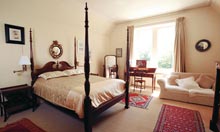 Coolatore-House-bedroom-w-003.jpg